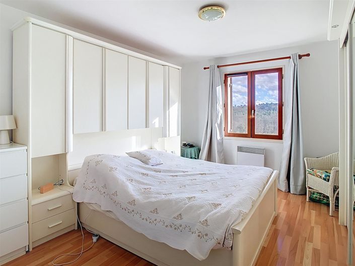 Image No.8-4 Bed House for sale