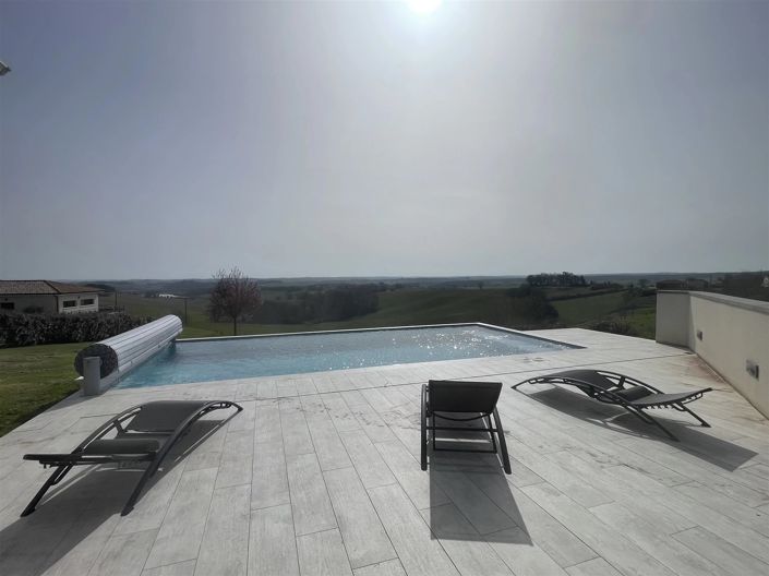 Image No.2-4 Bed House for sale