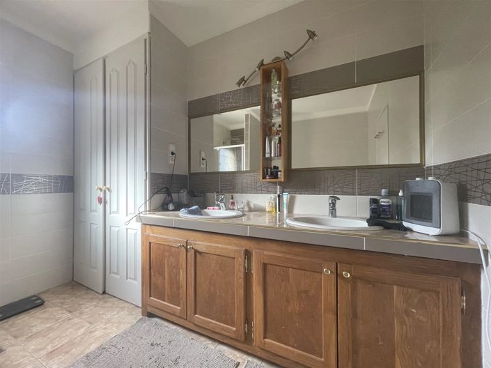 Image No.25-House for sale