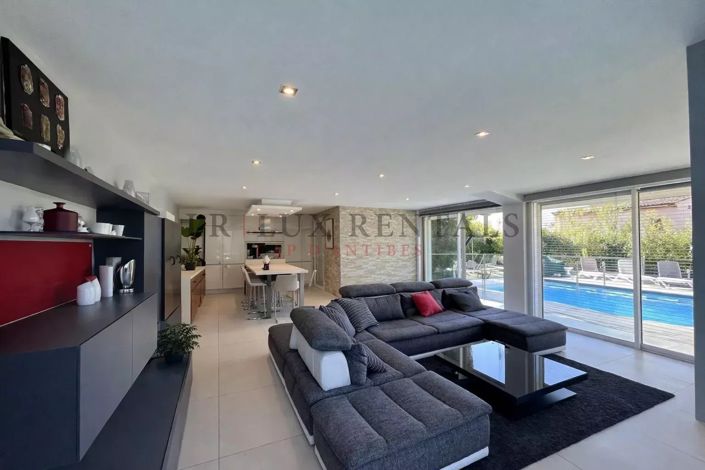 Image No.3-4 Bed House for sale