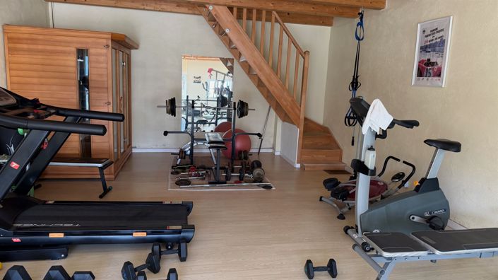 Image No.19-8 Bed House for sale