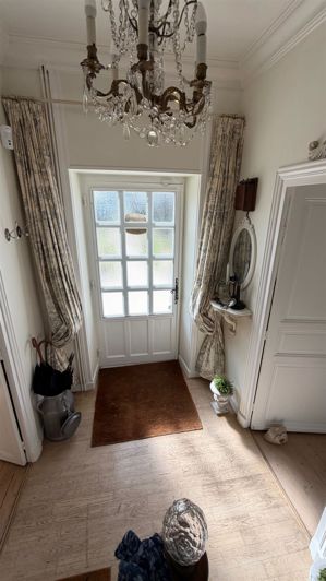 Image No.5-8 Bed House for sale