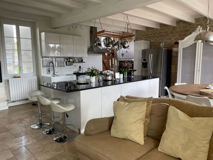 Image No.8-8 Bed House for sale