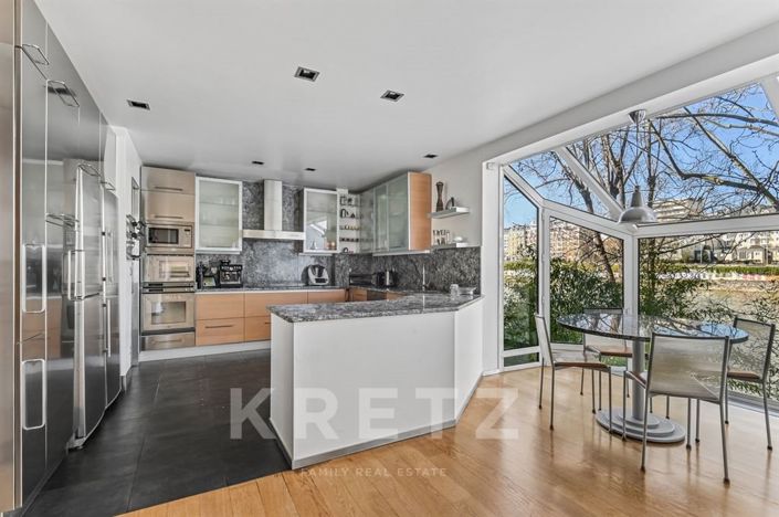 Image No.10-5 Bed Property for sale