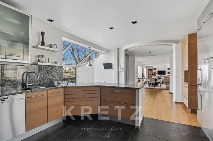 Image No.11-5 Bed Property for sale