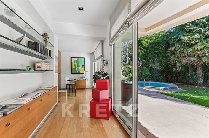 Image No.12-5 Bed Property for sale