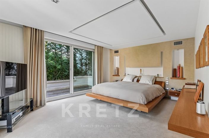 Image No.14-5 Bed Property for sale