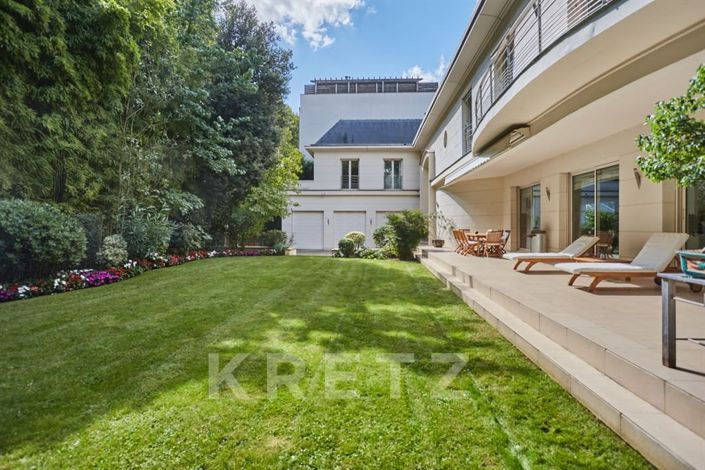 Image No.23-5 Bed Property for sale