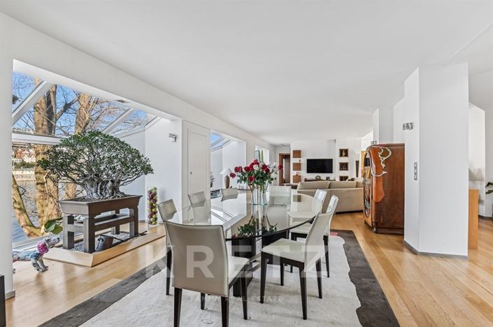 Image No.5-5 Bed Property for sale