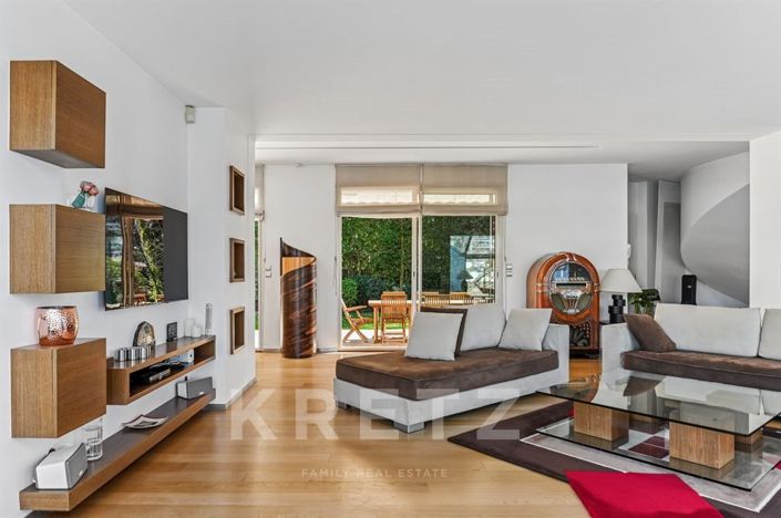 Image No.9-5 Bed Property for sale