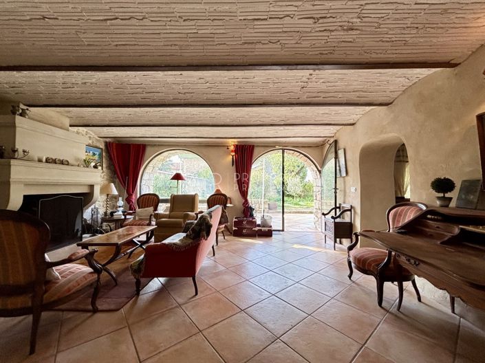 Image No.6-6 Bed House for sale