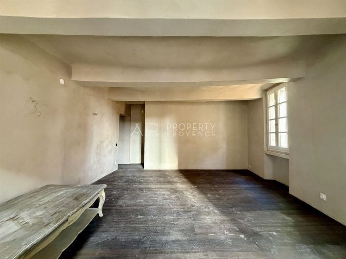 Image No.10-3 Bed House for sale