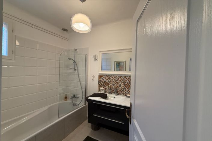 Image No.15-3 Bed House for sale