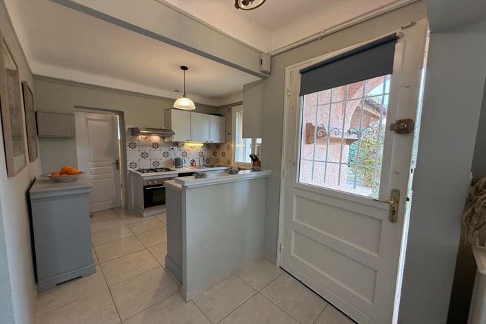 Image No.8-3 Bed House for sale