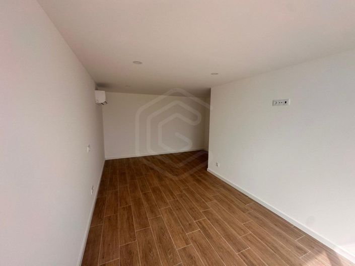 Image No.10-1 Bed Apartment for sale