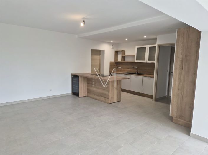 Image No.10-3 Bed House for sale