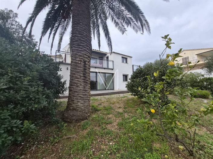 Image No.13-3 Bed House for sale