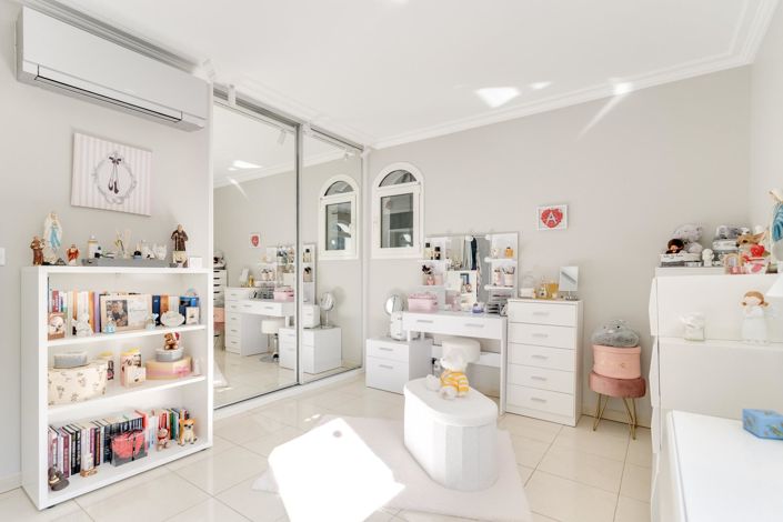 Image No.10-4 Bed House for sale