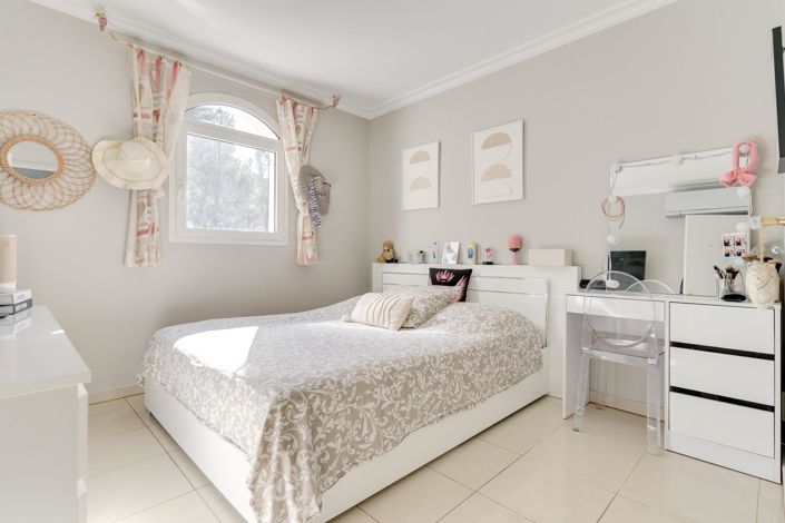 Image No.12-4 Bed House for sale