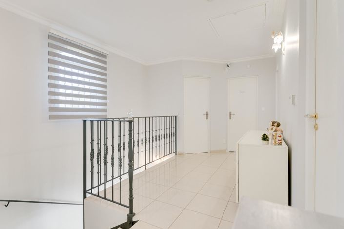 Image No.16-4 Bed House for sale