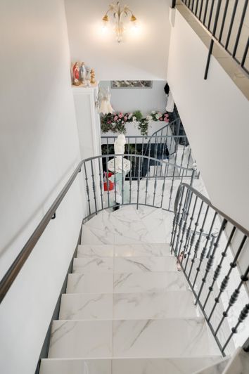 Image No.17-4 Bed House for sale