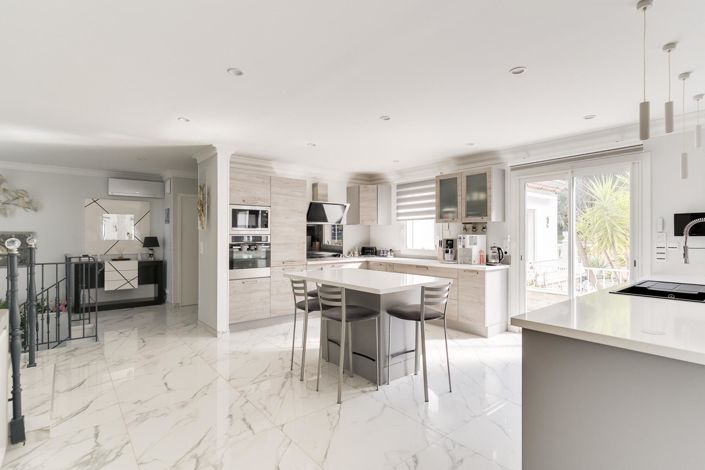 Image No.25-4 Bed House for sale