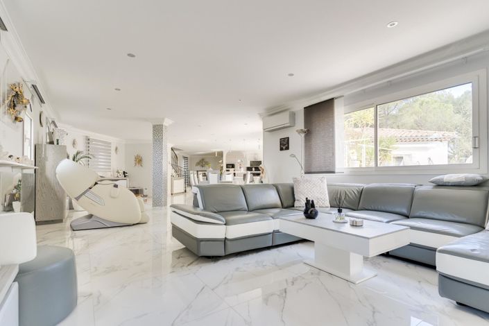 Image No.30-4 Bed House for sale