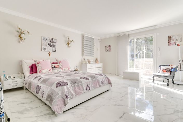 Image No.35-4 Bed House for sale