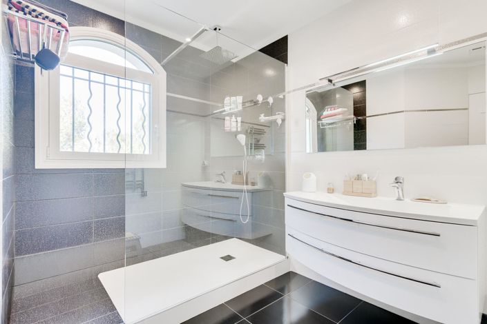 Image No.6-4 Bed House for sale