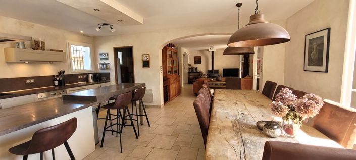 Image No.8-5 Bed House for sale