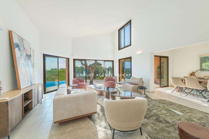 Image No.2-4 Bed House for sale