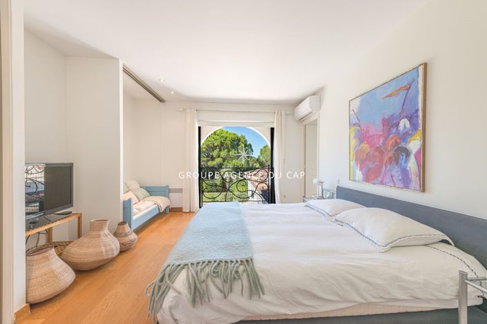 Image No.10-5 Bed House for sale