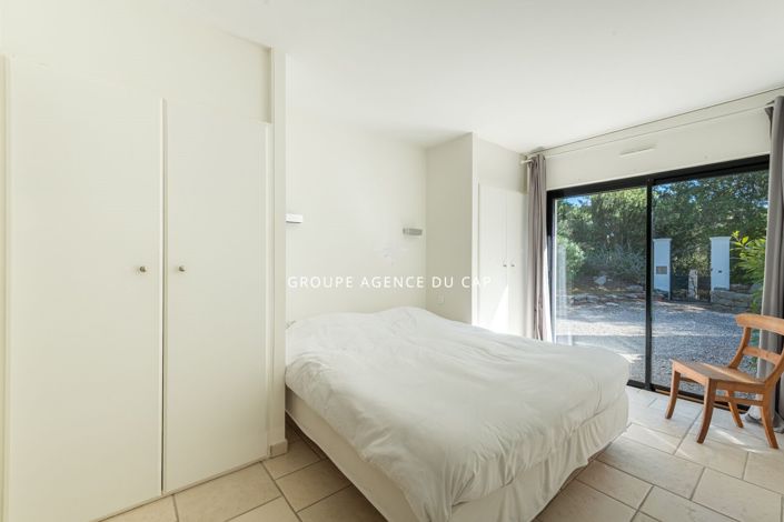 Image No.12-5 Bed House for sale