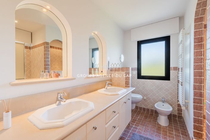 Image No.13-5 Bed House for sale