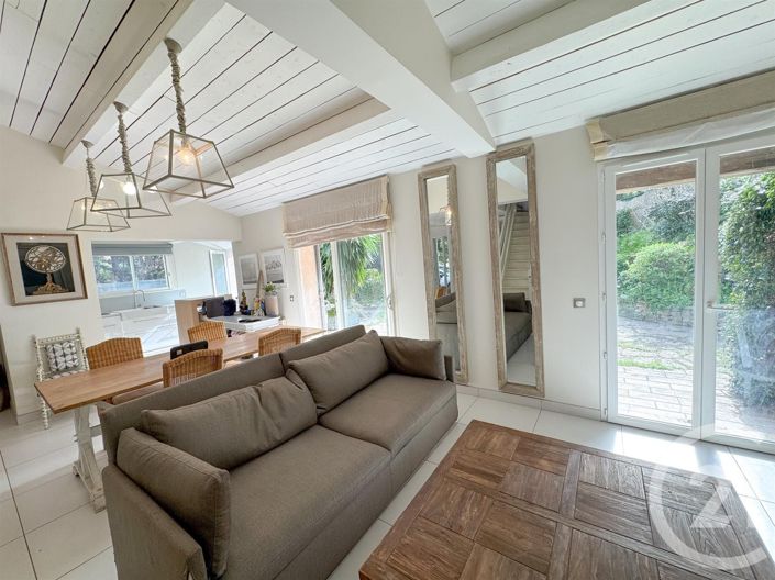 Image No.4-2 Bed House for sale