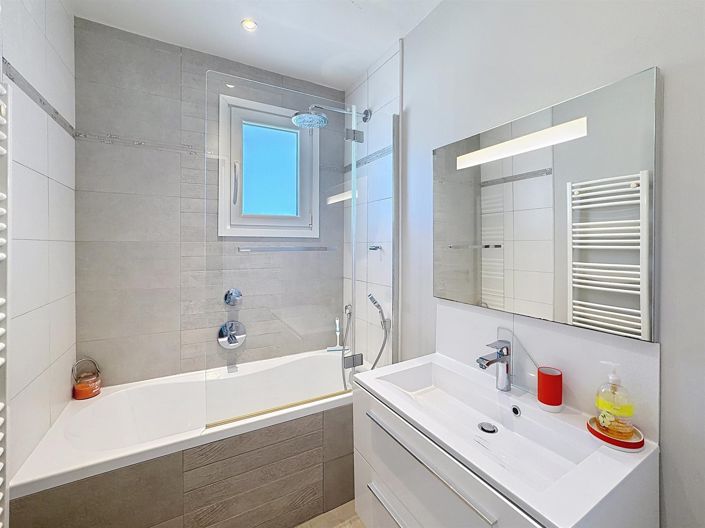 Image No.14-3 Bed House for sale