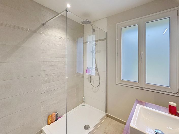 Image No.18-3 Bed House for sale