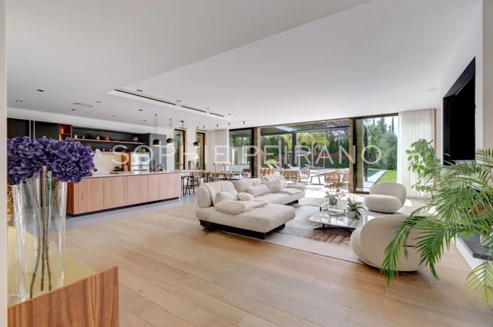 Image No.2-6 Bed House for sale