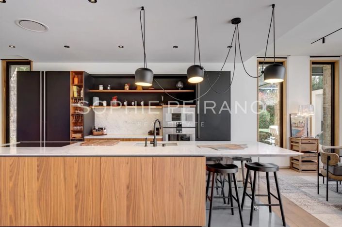 Image No.3-6 Bed House for sale