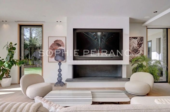 Image No.5-6 Bed House for sale