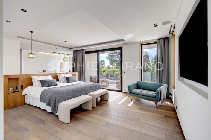 Image No.6-6 Bed House for sale