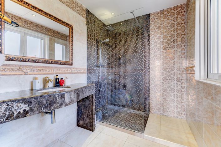 Image No.11-2 Bed House for sale