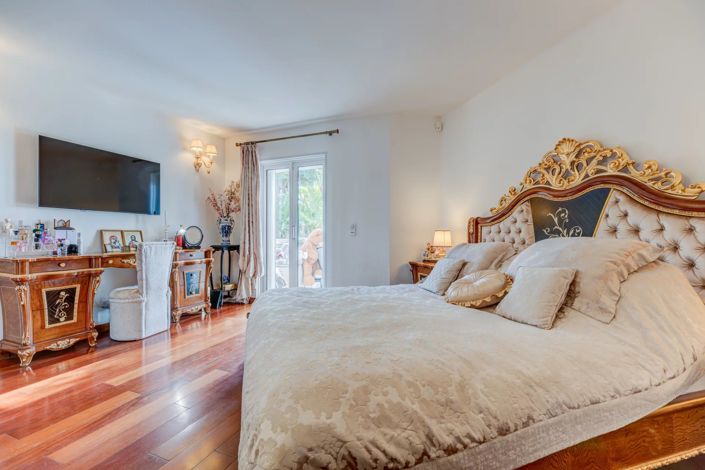 Image No.8-4 Bed House for sale