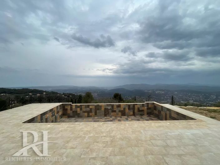 Image No.8-4 Bed House for sale