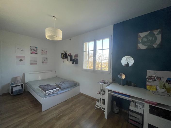 Image No.17-4 Bed House for sale