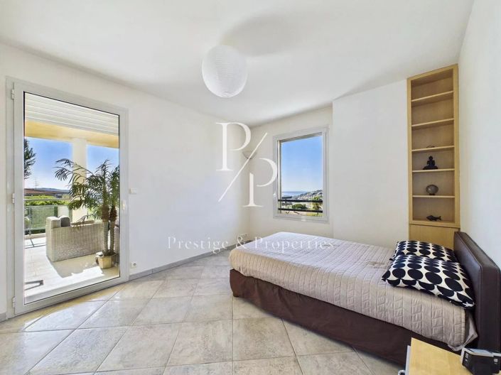 Image No.7-4 Bed House for sale