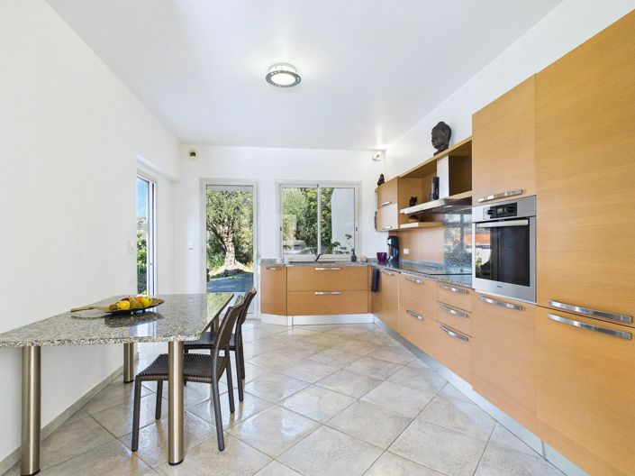 Image No.8-4 Bed House for sale