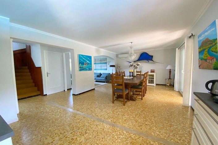 Image No.15-3 Bed House for sale