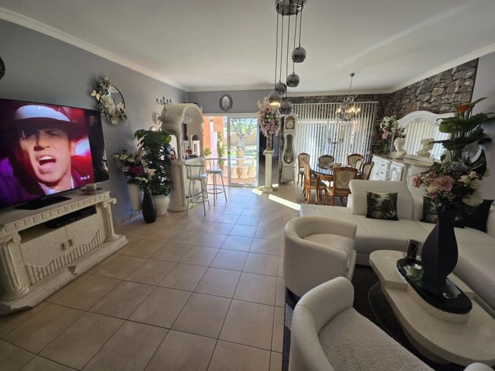 Image No.13-2 Bed House for sale