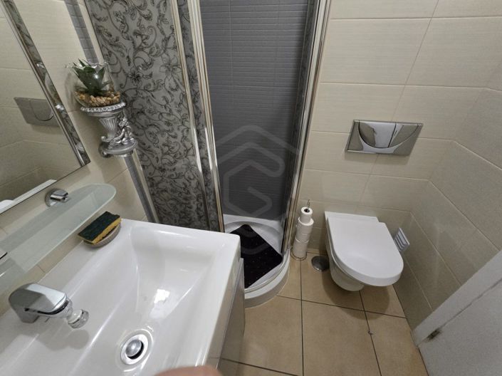 Image No.21-2 Bed House for sale